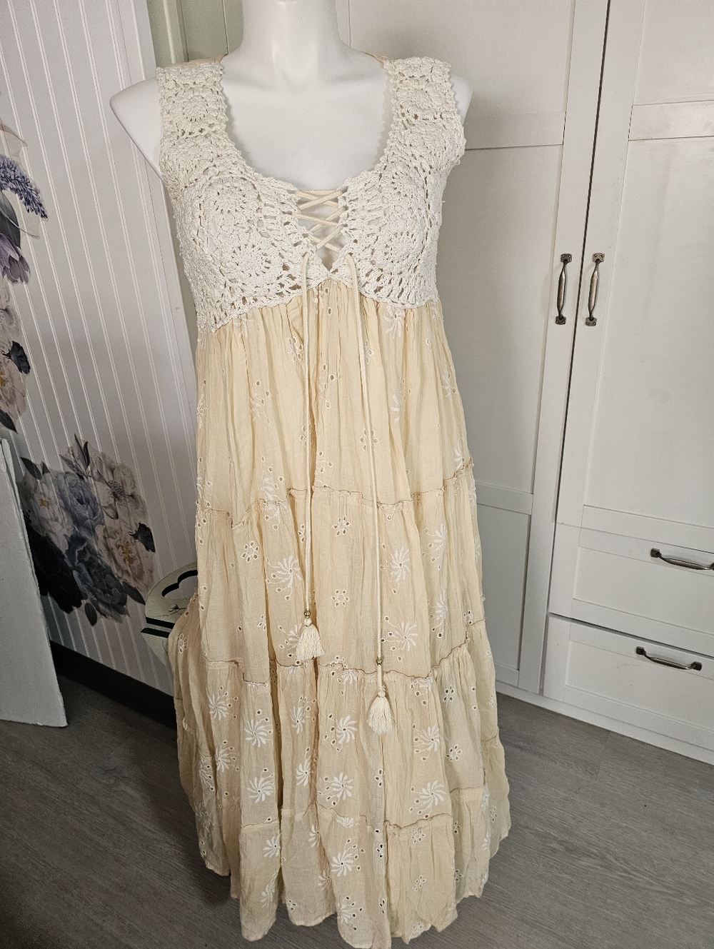 Flamenco Boho Maxi Dress NWT Large Crochet Lace Bodice Beige Tiered Embroidered
